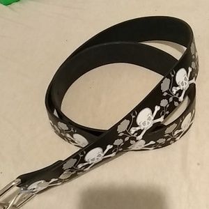 Skull women's belt
